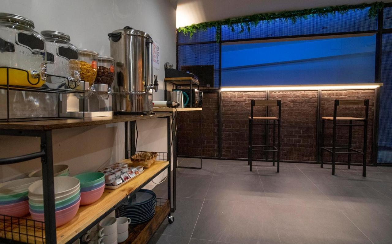 Madriz Hostel エクステリア 写真